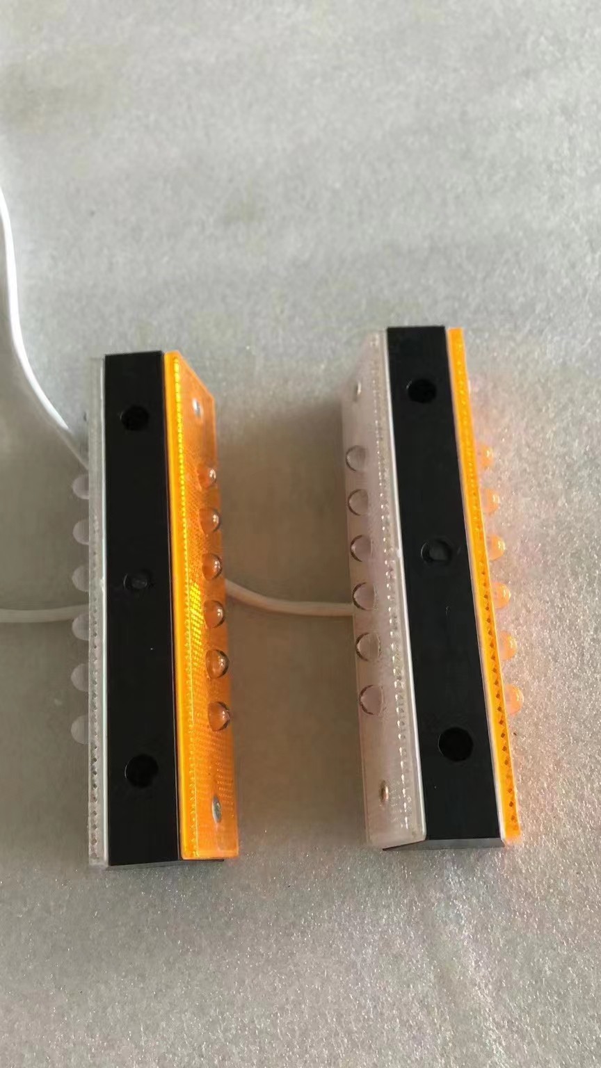 接线有源轮廓标