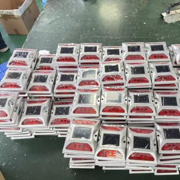 太阳能道钉灯..