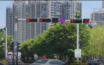 优化路口红绿灯设施 精细管控守护安全畅通出行